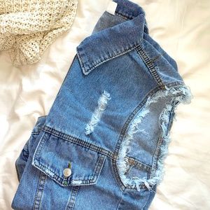 Distressed Jean Jacket🙌🏽